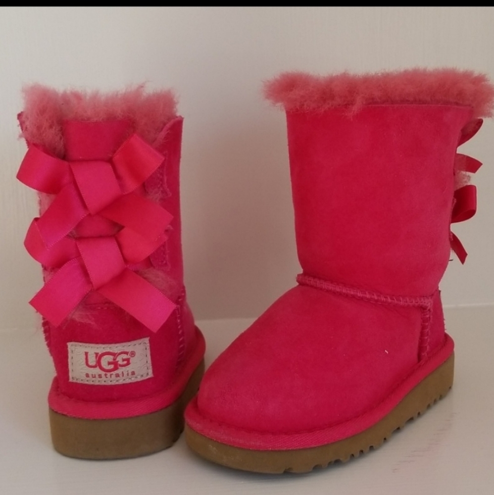 Toddler girls Bailey Bow Uggs Size 6